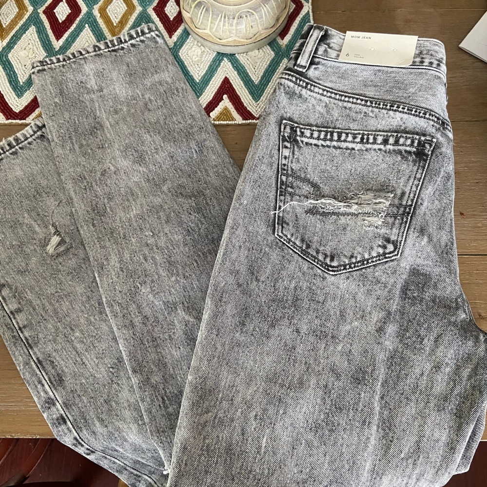 American Eagle Mom jeans size 6